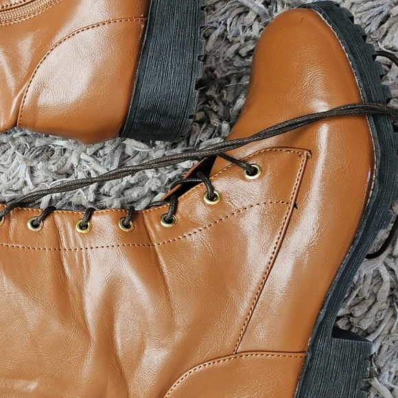 Lace Up Boots size 7 1/2 - Picture 9 of 10